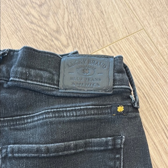 Lucky Brand women’s jeans - Picture 2 of 4
